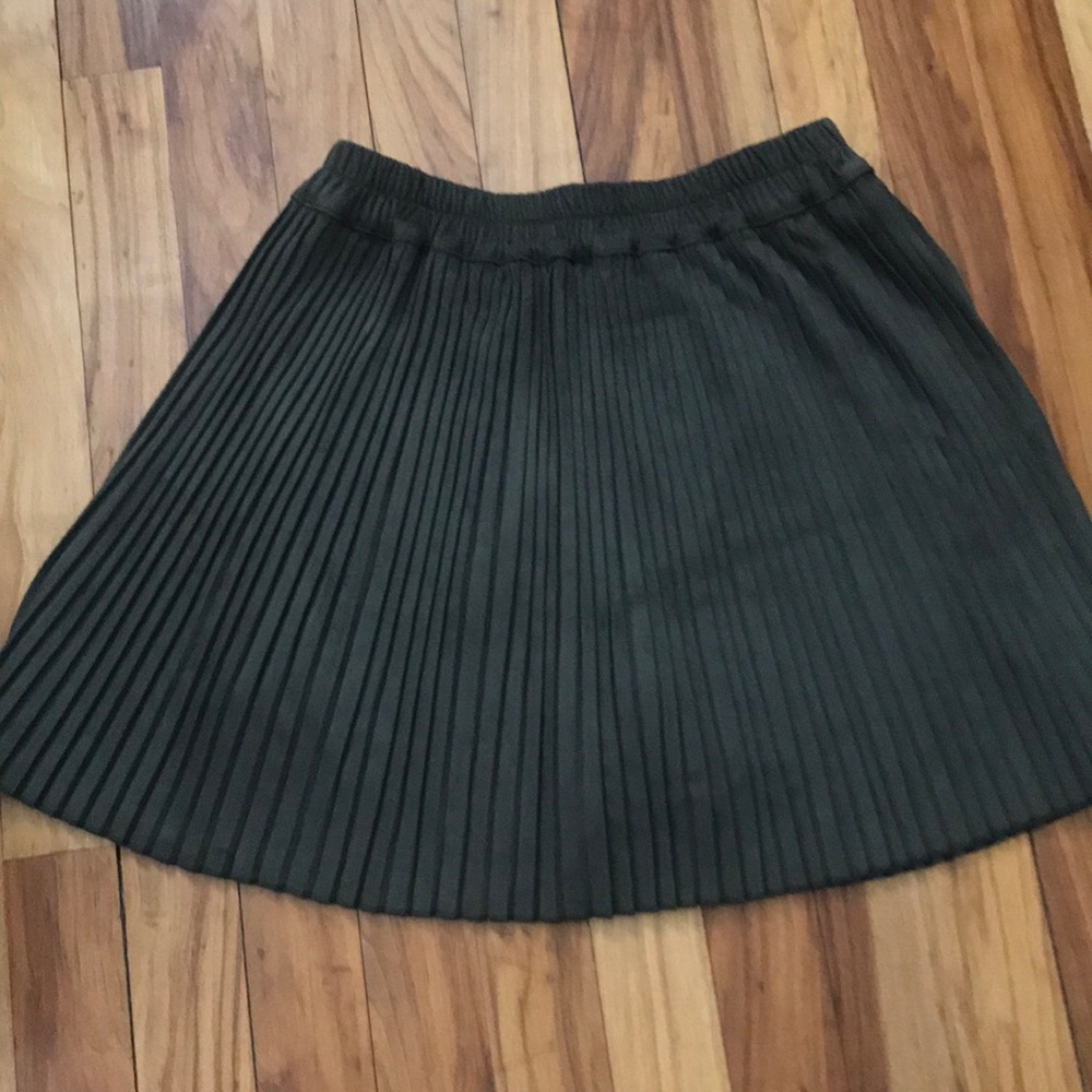 Romeo & Juliet velour hunter green mini skirt